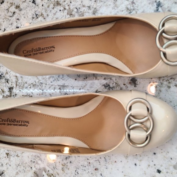 Croft&Barrow  Size 8 ,tan. 3 inch heels - Picture 3 of 6